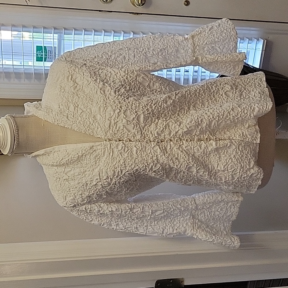 Nexx white stretch quilted top / jacket button front closure bell sleeve M …EUC